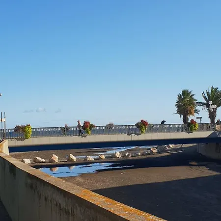 Meuble Au Calme A 1 Minute De La דירה