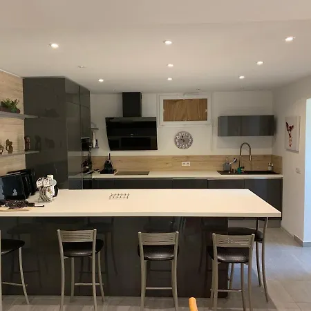 Apartment Meuble Au Calme A 1 Minute De La