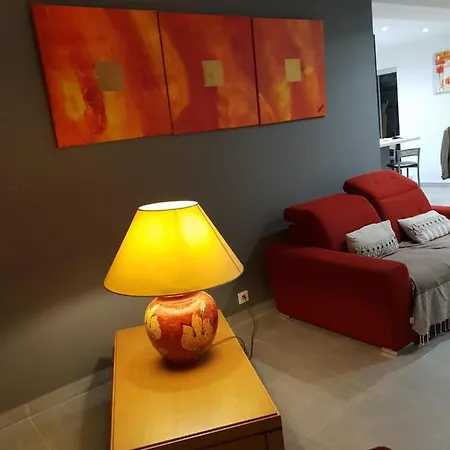 Meuble Au Calme A 1 Minute De La 아파트 *